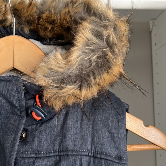 Avenue Sherpa lined hooded puffer vest - Picture 6 of 6